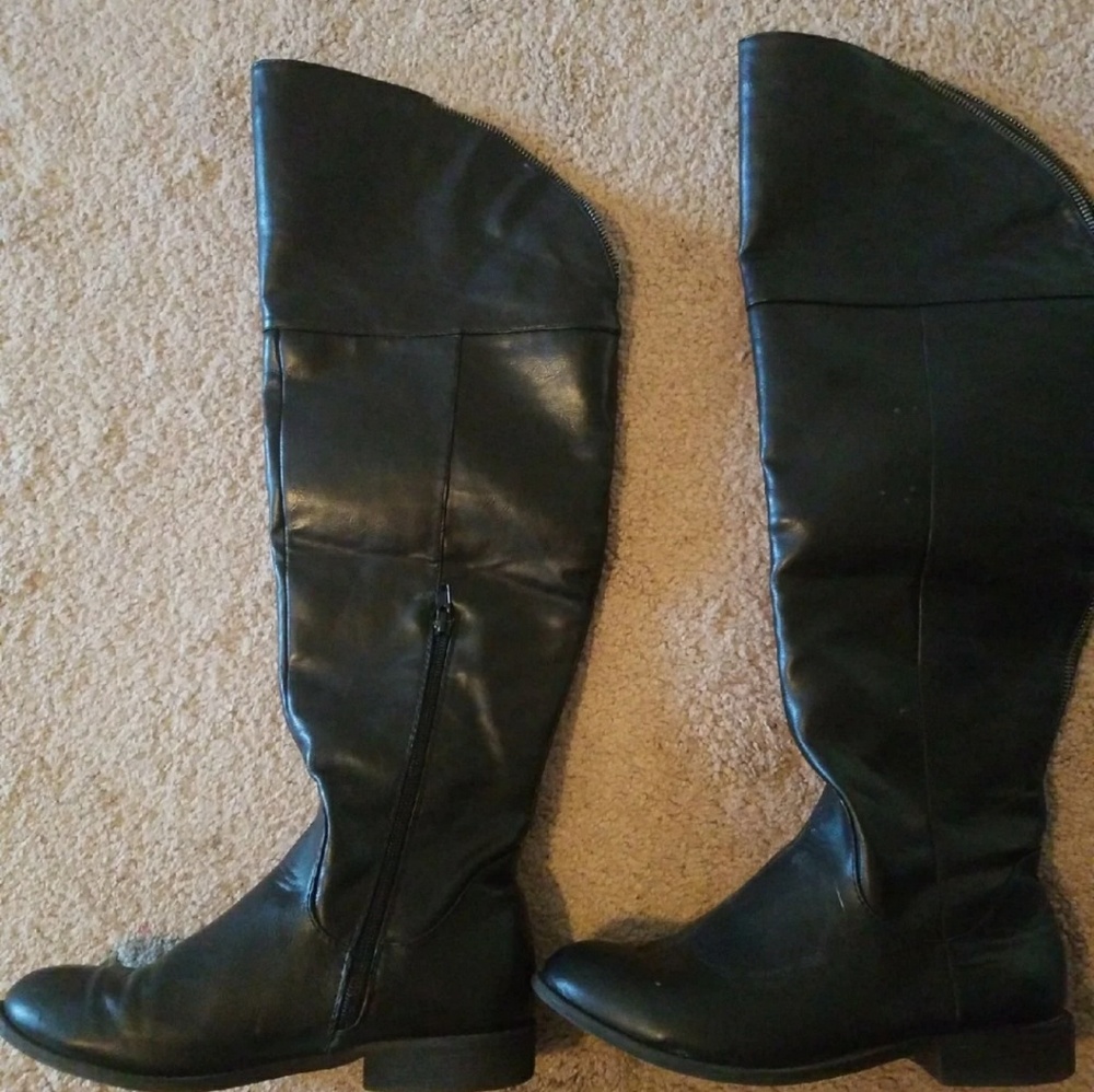 Size 8 black boots